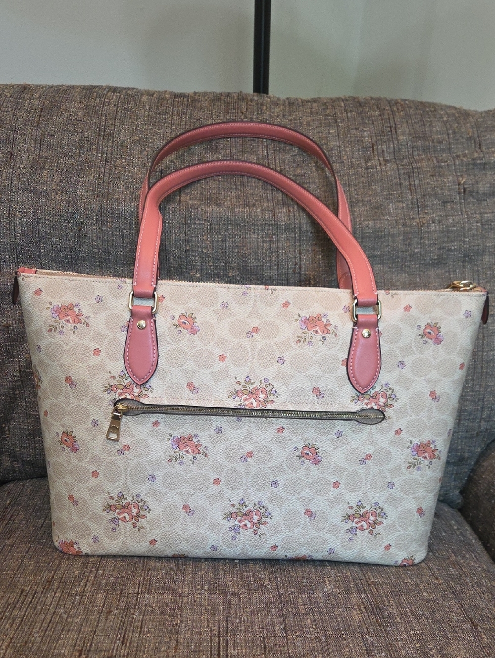 COACH Beige Floral Signature Tote with Pink Leather Handles w/ Matching Wristlet - Picture 3 of 12